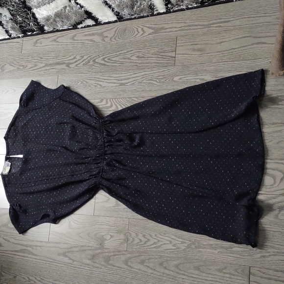 Beautiful dress by Sandi Gale ⭐☘️🌼🌼 - Picture 3 of 12